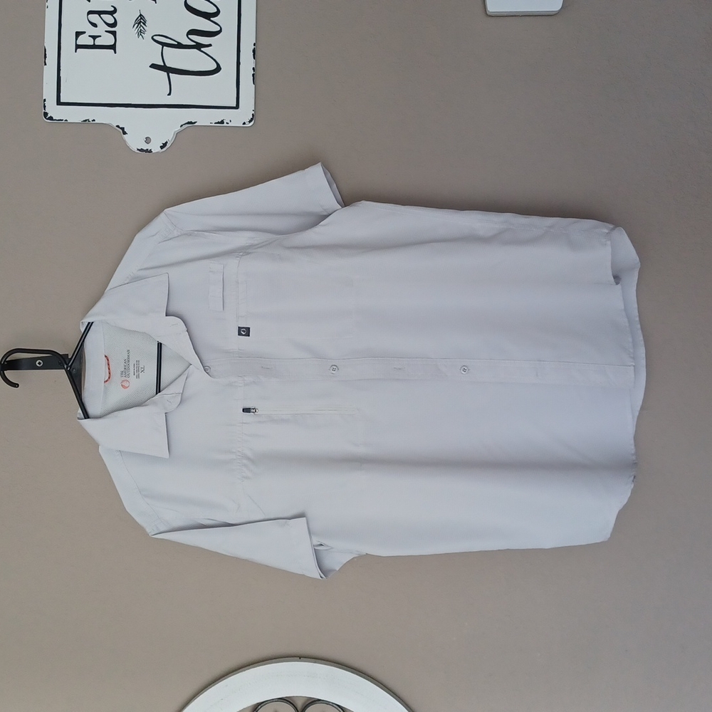 The American Outdoorsman short sleeve🎈4 -$5 items for $10🎈